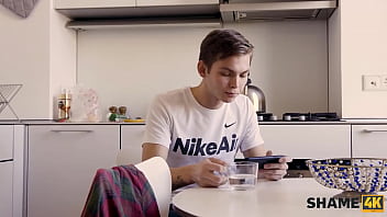 Зять и теща неожиданная встреча в ванной комнате